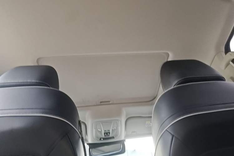 Used Tank 300 2023 City Edition 2.0T—Stylish as Ever Headliner