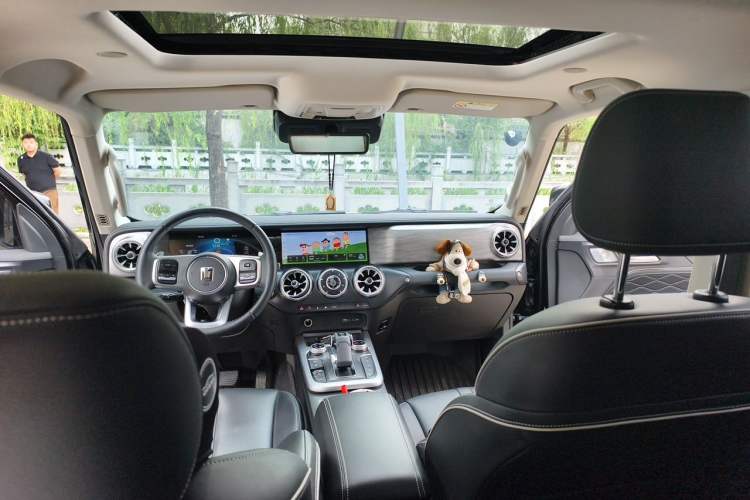 Used Tank 300 2023 City Edition 2.0T—Stylish as Ever Headliner