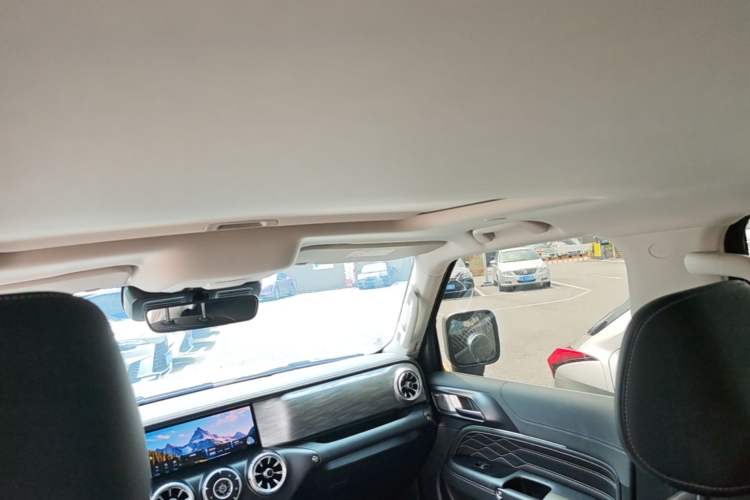 Used Tank 300 2023 City Edition 2.0T—Stylish as Ever Headliner