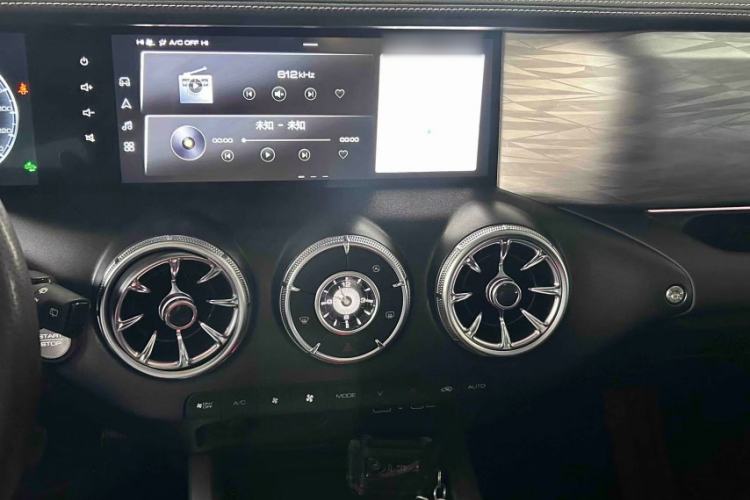 Used Tank 300 2023 City Edition 2.0T—Stylish as Ever Interior 3