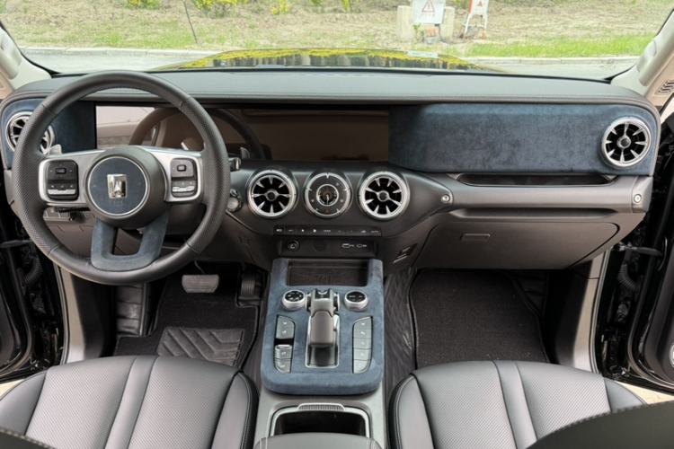 Used Tank 300 2023 City Edition 2.0T—Stylish as Ever Interior 4