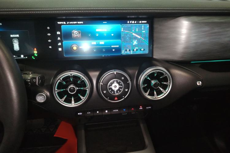 Used Tank 300 2023 City Edition 2.0T—Stylish as Ever Interior 4