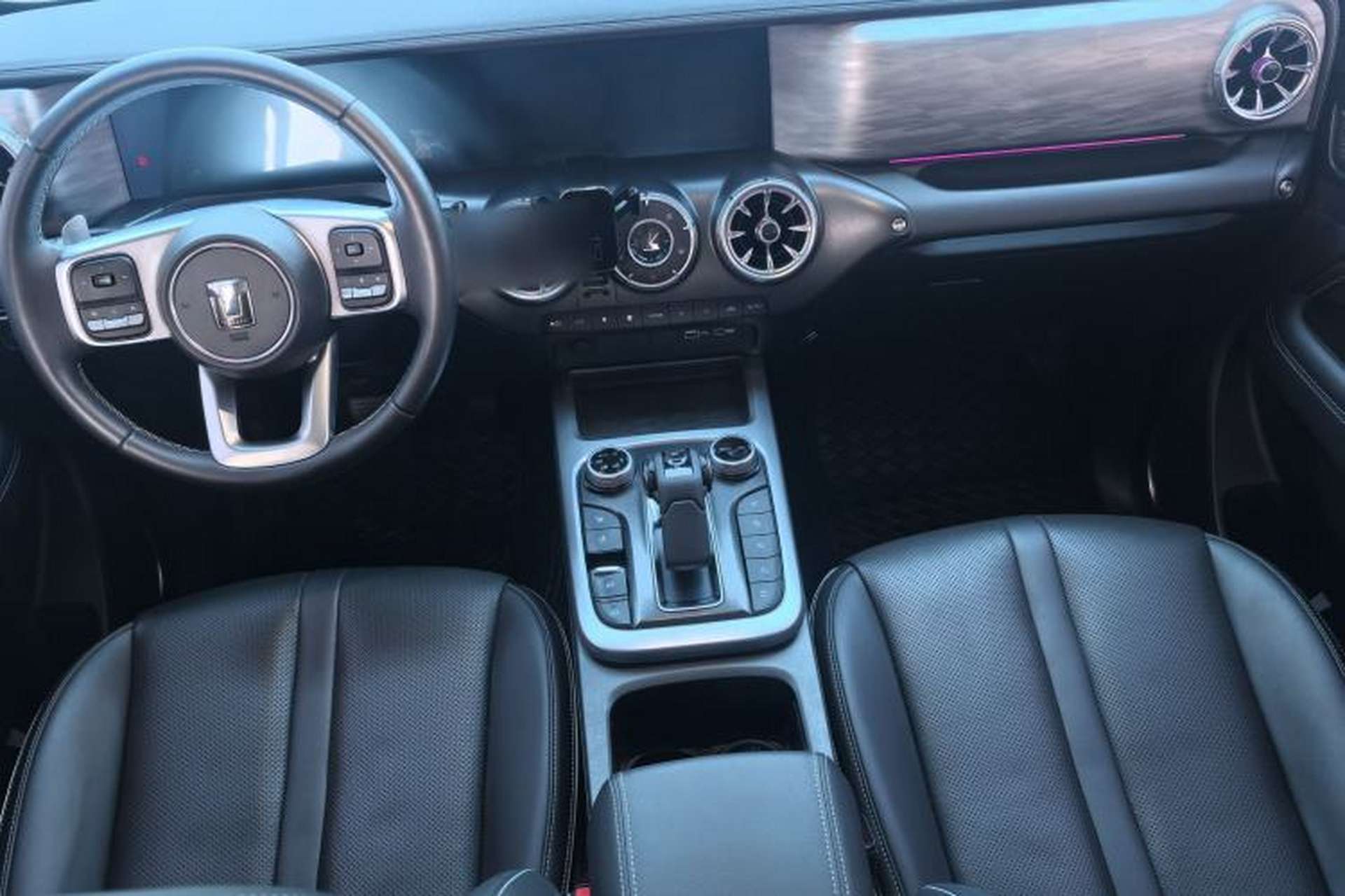 Used Tank 300 2023 City Edition 2.0T—Stylish as Ever Interior 5