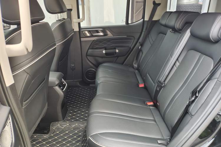 Used Tank 300 2023 City Edition 2.0T—Stylish as Ever Interior 6