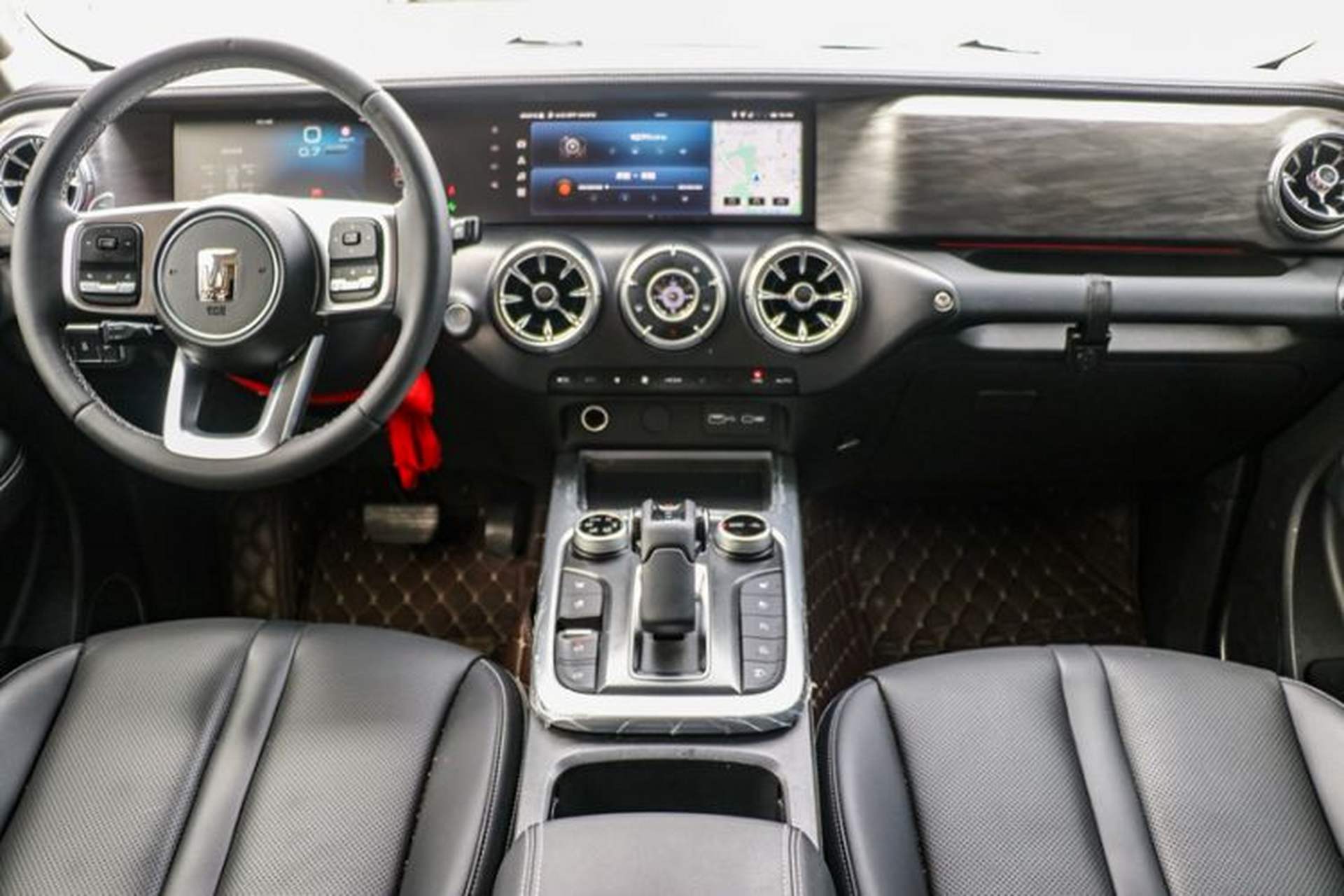 Used Tank 300 2023 City Edition 2.0T—Stylish as Ever Interior 9