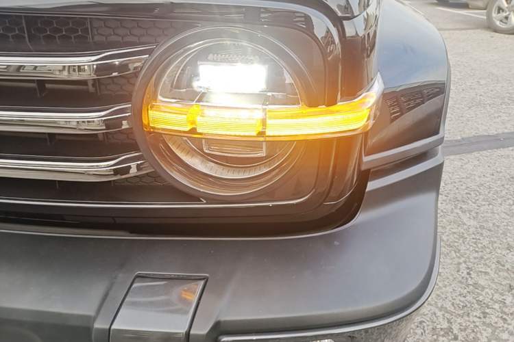 Used Tank 300 2023 City Edition 2.0T—Stylish as Ever Left Front Headlight