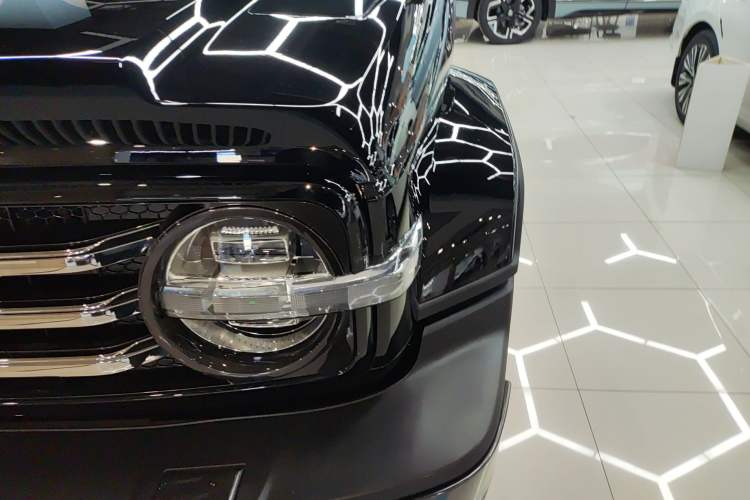 Used Tank 300 2023 City Edition 2.0T—Stylish as Ever Left Front Headlight