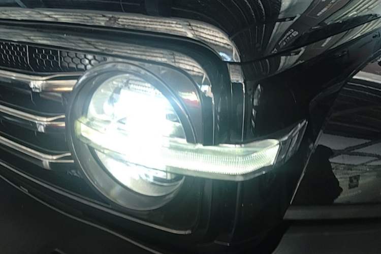 Used Tank 300 2023 City Edition 2.0T—Stylish as Ever Left Front Headlight
