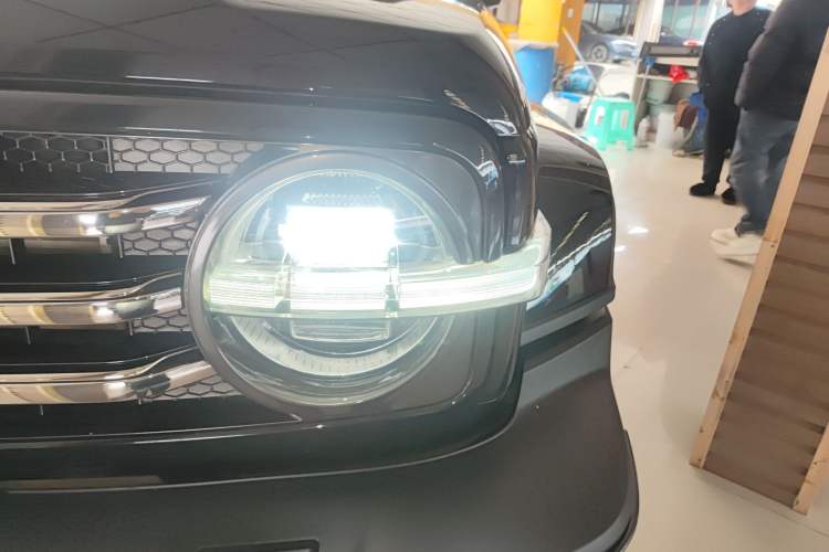 Used Tank 300 2023 City Edition 2.0T—Stylish as Ever Left Front Headlight