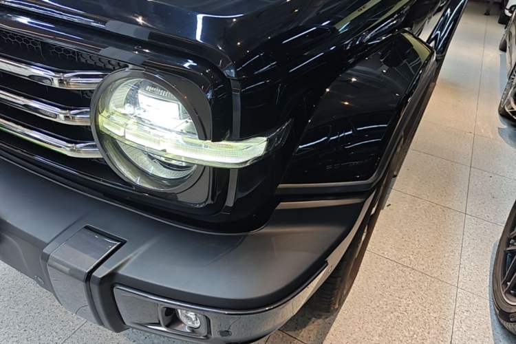 Used Tank 300 2023 City Edition 2.0T—Stylish as Ever Left Front Headlight