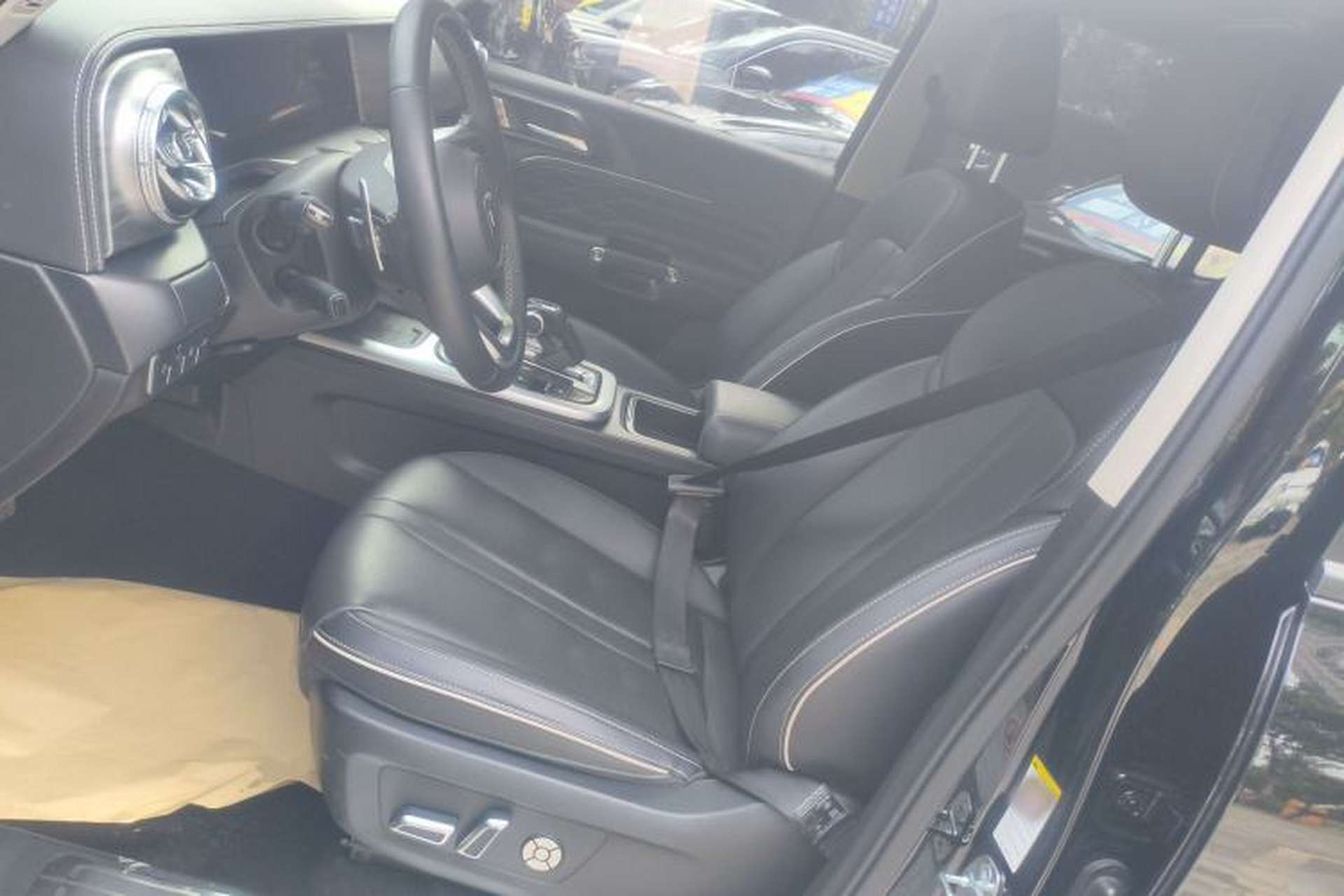 Used Tank 300 2023 City Edition 2.0T—Stylish as Ever Left Front Seat