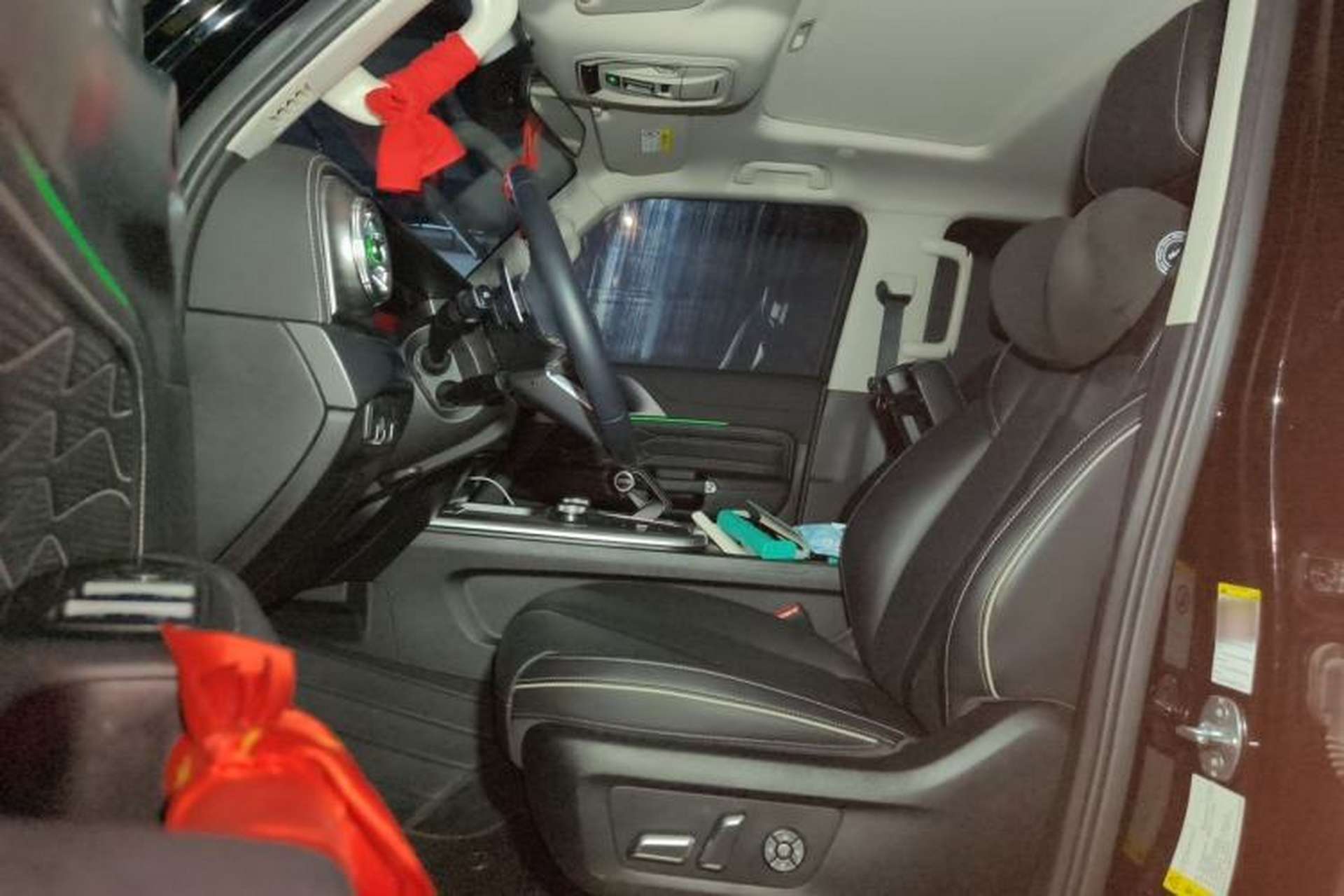 Used Tank 300 2023 City Edition 2.0T—Stylish as Ever Left Front Seat