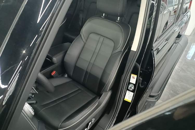 Used Tank 300 2023 Off-Road Edition 2.0T Conqueror Left Front Seat