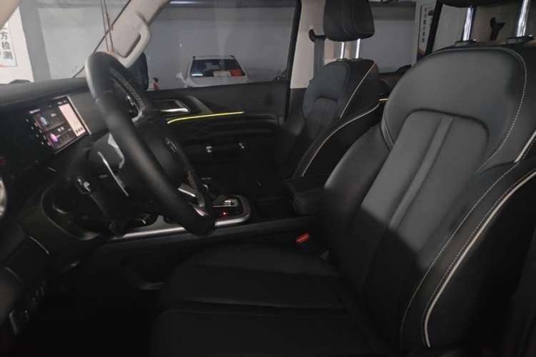 Used Tank 300 2023 City Edition 2.0T—Stylish as Ever Left Front Seat