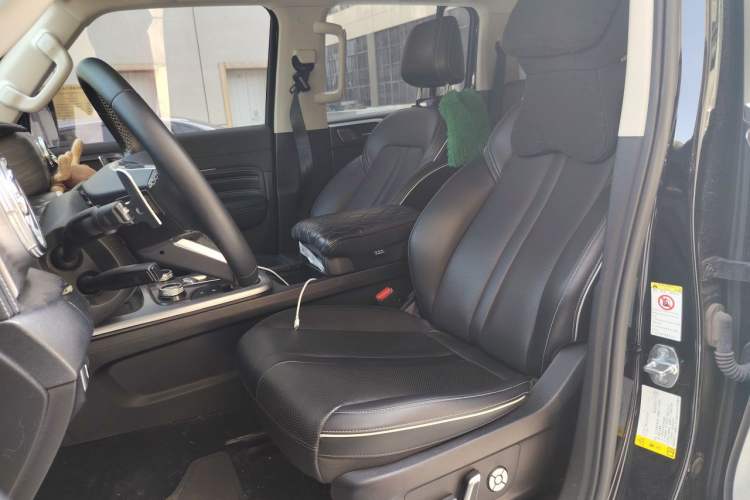 Used Tank 300 2023 City Edition 2.0T—Stylish as Ever Left Front Seat