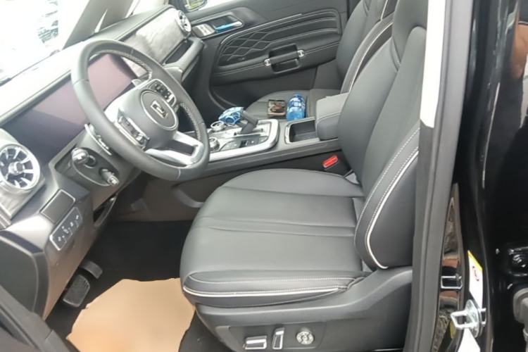 Used Tank 300 2023 City Edition 2.0T—Stylish as Ever Left Front Seat