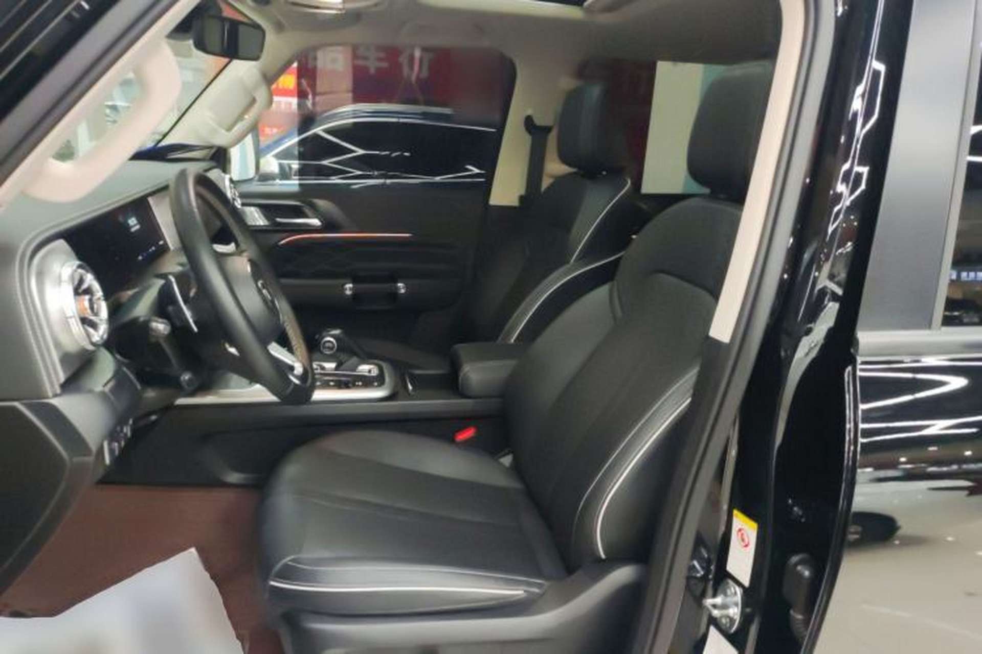 Used Tank 300 2023 City Edition 2.0T—Stylish as Ever Left Front Seat