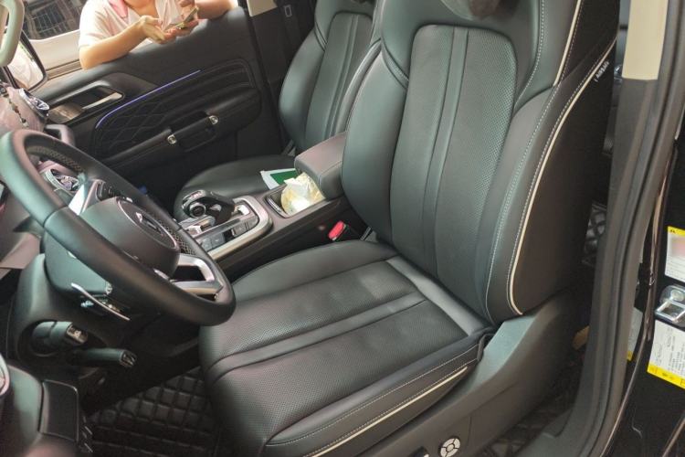 Used Tank 300 2023 City Edition 2.0T—Stylish as Ever Left Front Seat