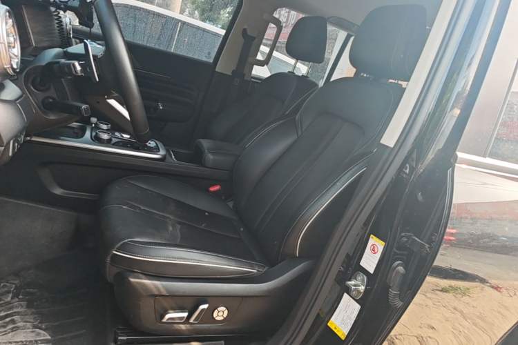 Used Tank 300 2023 City Edition 2.0T—Stylish as Ever Left Front Seat