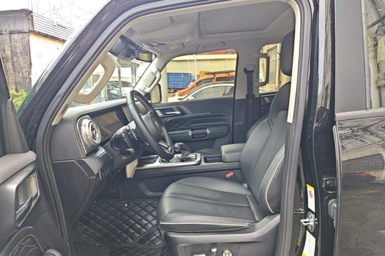 Used Tank 300 2023 City Edition 2.0T—Stylish as Ever Left Front Seat