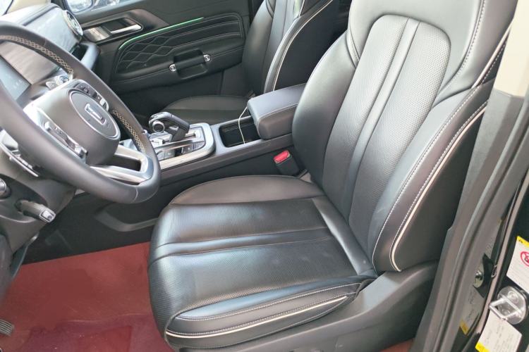 Used Tank 300 2023 City Edition 2.0T—Stylish as Ever Left Front Seat