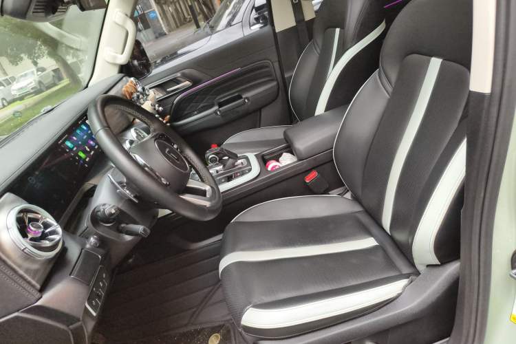 Used Tank 300 2023 City Edition 2.0T—Stylish as Ever Left Front Seat