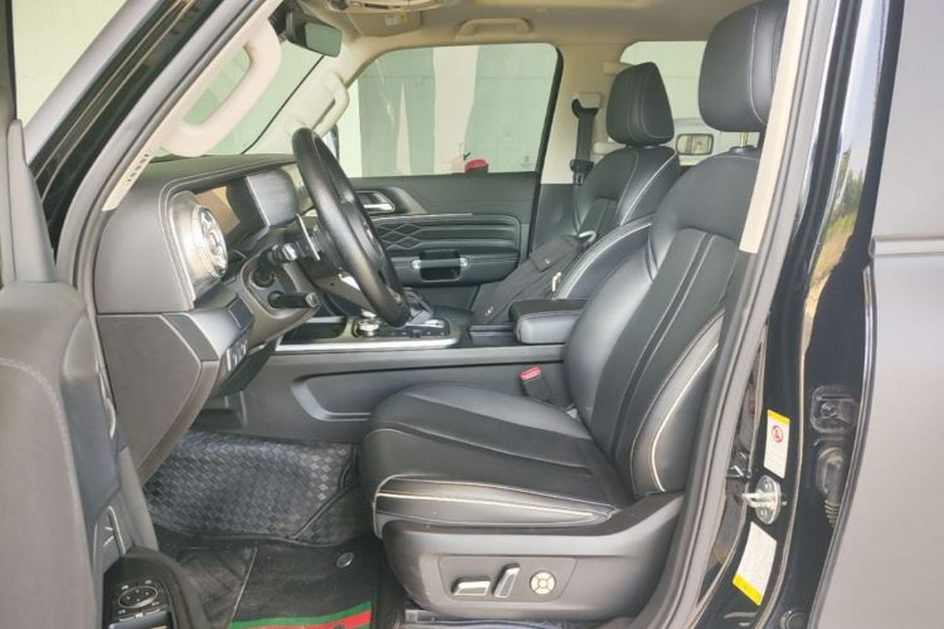 Used Tank 300 2023 City Edition 2.0T—Stylish as Ever Left Front Seat