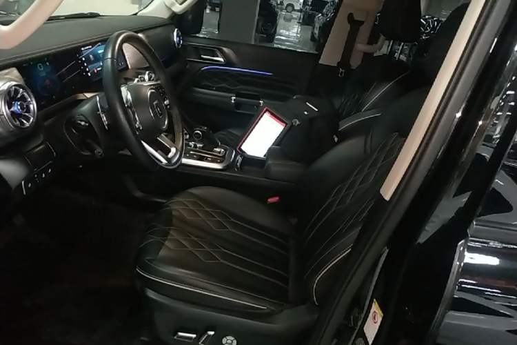 Used Tank 300 2023 Off-Road Edition 2.0T Challenger Left Front Seat