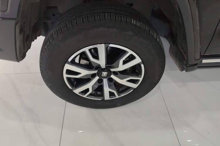Used Tank 300 2023 City Edition 2.0T—Stylish as Ever Left Front Wheel Hub