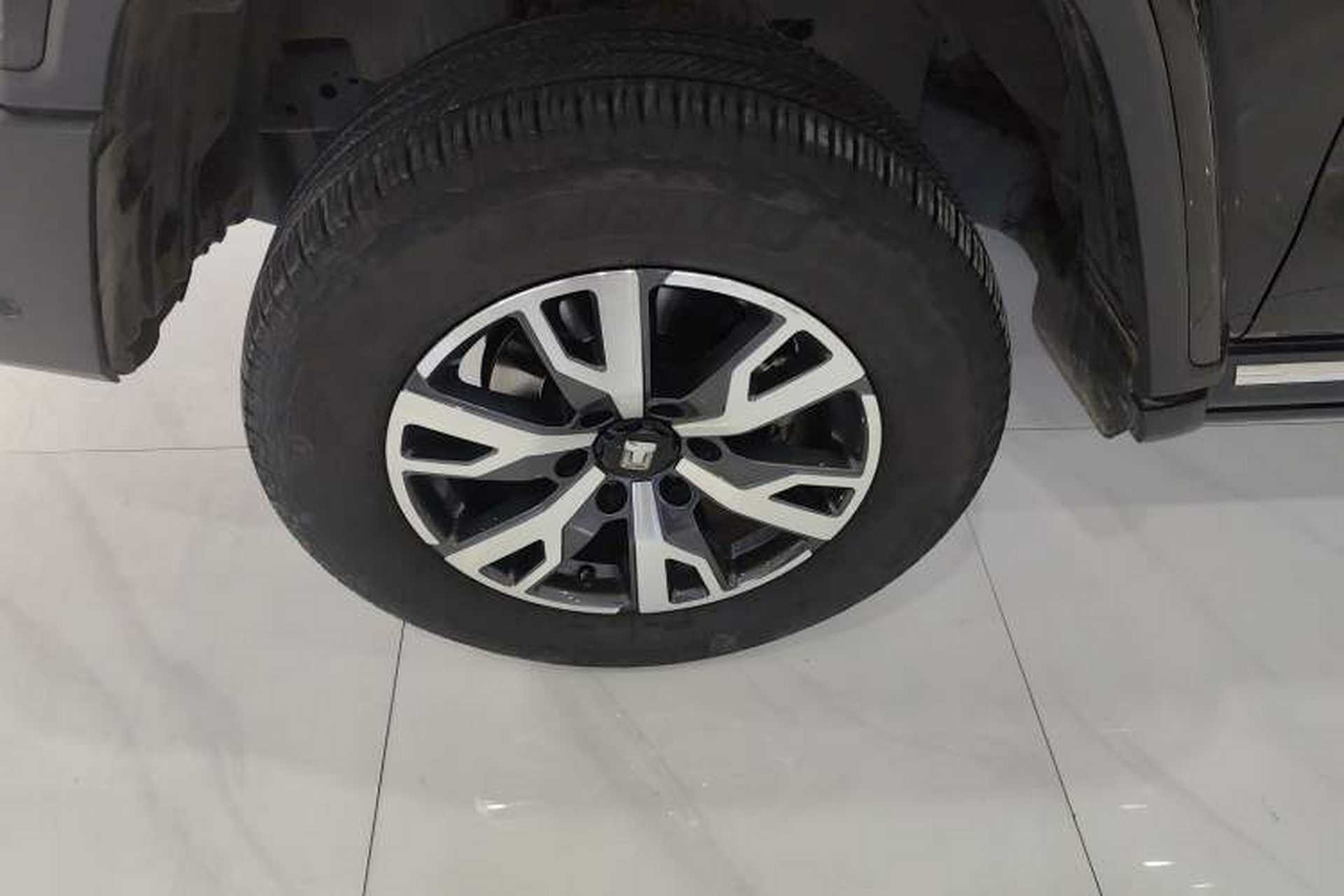 Used Tank 300 2023 City Edition 2.0T—Stylish as Ever Left Front Wheel Hub