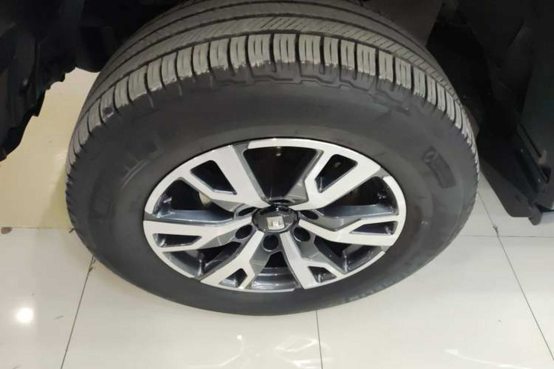 Used Tank 300 2023 City Edition 2.0T—Stylish as Ever Left Front Wheel Hub