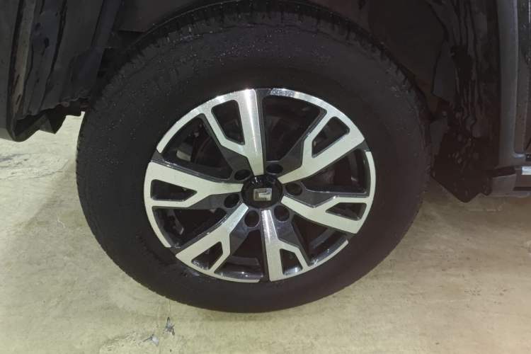 Used Tank 300 2023 City Edition 2.0T—Stylish as Ever Left Front Wheel Hub