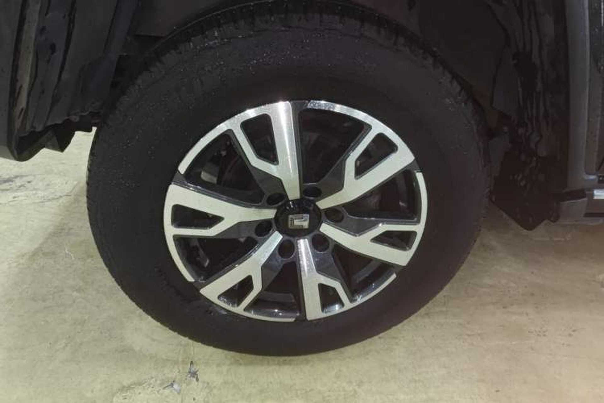 Used Tank 300 2023 City Edition 2.0T—Stylish as Ever Left Front Wheel Hub
