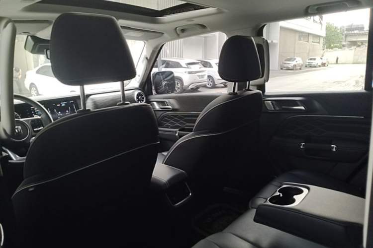 Used Tank 300 2023 City Edition 2.0T—Stylish as Ever Left Rear Seat