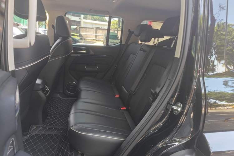 Used Tank 300 2023 City Edition 2.0T—Stylish as Ever Left Rear Seat