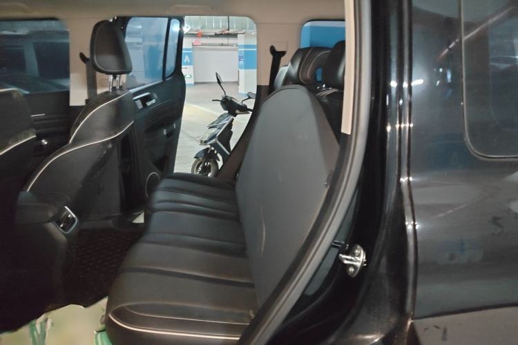 Used Tank 300 2023 City Edition 2.0T—Stylish as Ever Left Rear Seat