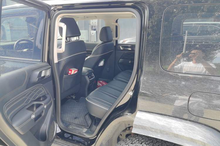 Used Tank 300 2023 2.0T Iron Rider 02 Left Rear Seat
