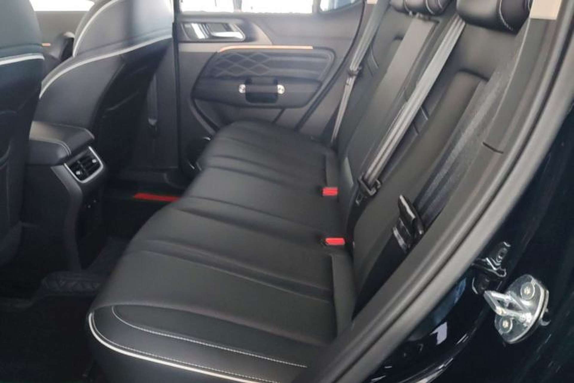 Used Tank 300 2023 City Edition 2.0T—Stylish as Ever Left Rear Seat