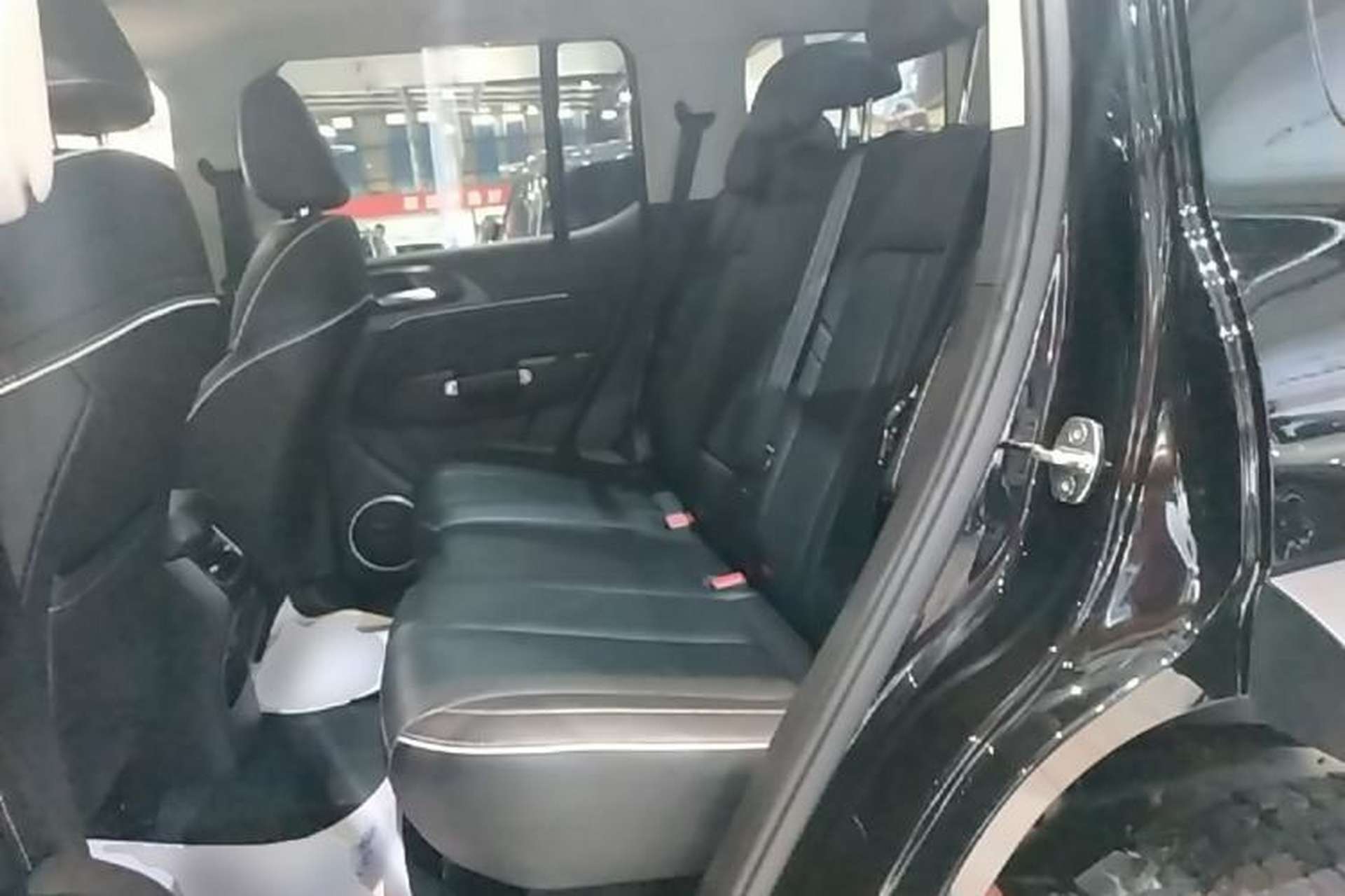 Used Tank 300 2023 2.0T Iron Rider 02 Left Rear Seat