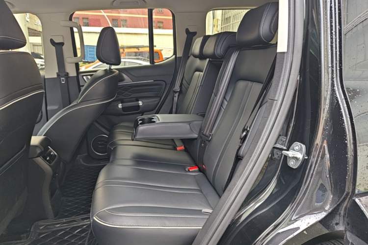 Used Tank 300 2023 City Edition 2.0T—Stylish as Ever Left Rear Seat