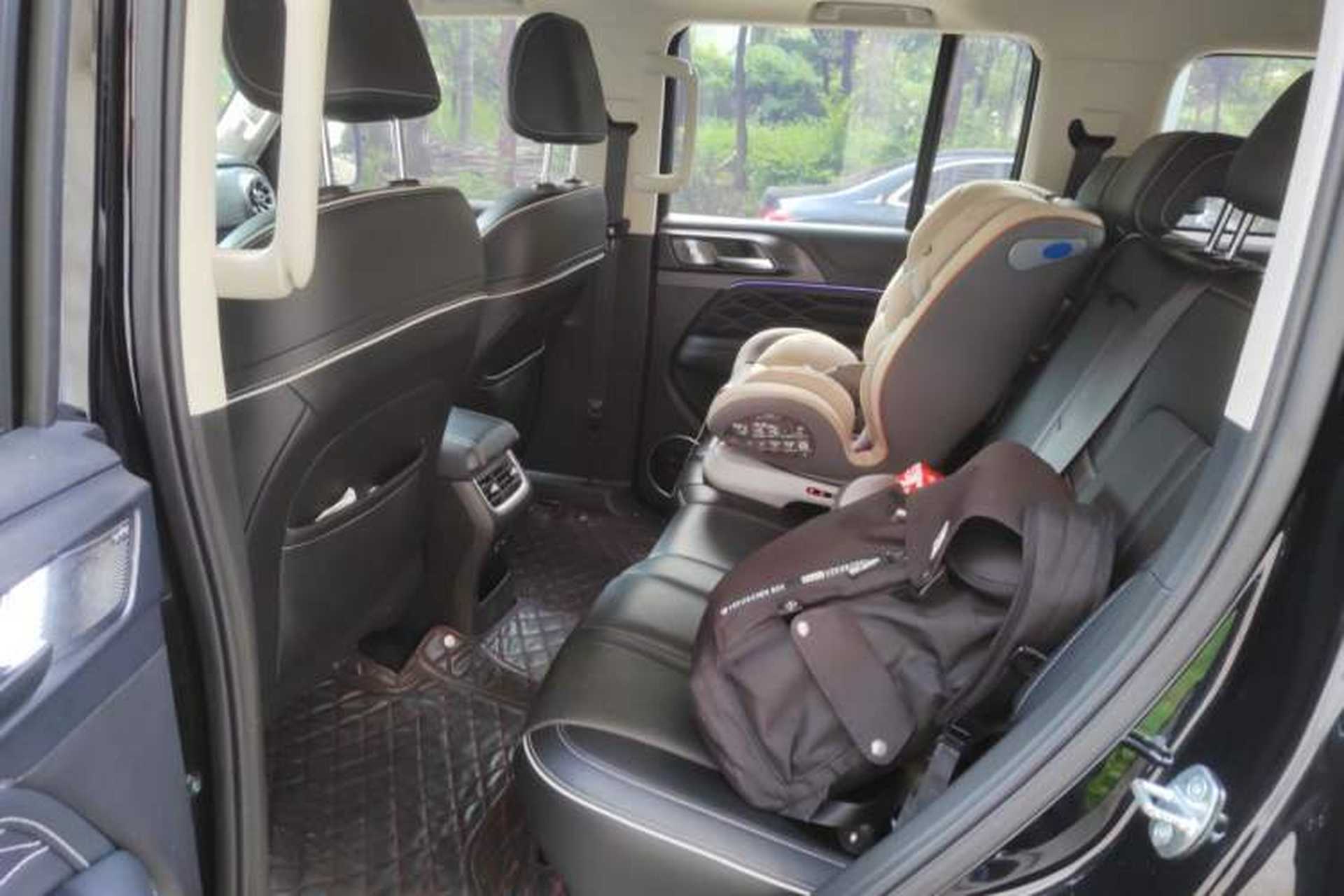 Used Tank 300 2023 City Edition 2.0T—Stylish as Ever Left Rear Seat