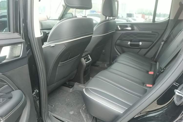 Used Tank 300 2023 City Edition 2.0T—Stylish as Ever Left Rear Seat