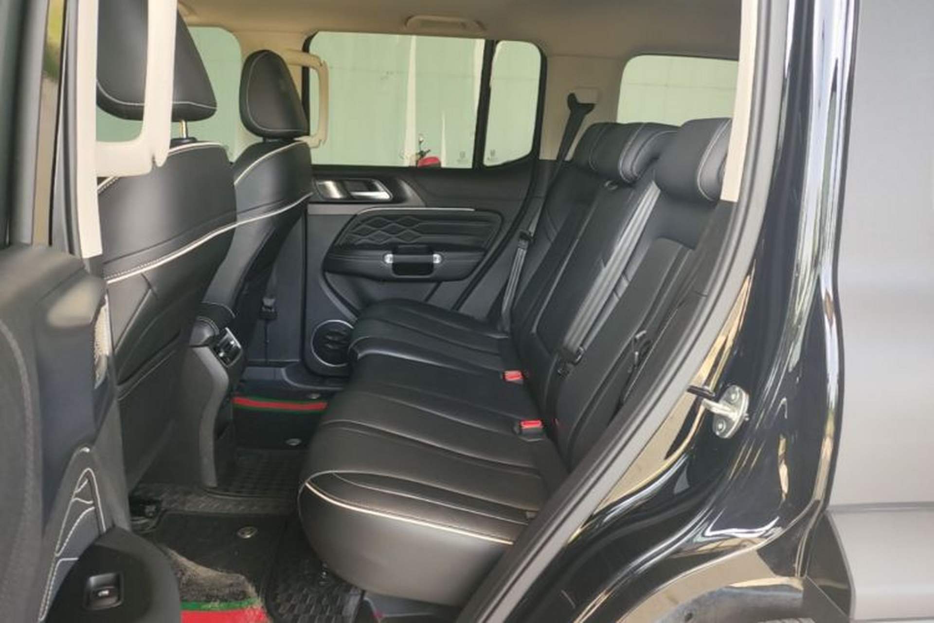 Used Tank 300 2023 City Edition 2.0T—Stylish as Ever Left Rear Seat