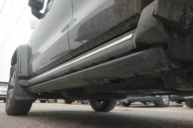 Used Tank 300 2023 City Edition 2.0T—Stylish as Ever Left Side Sill