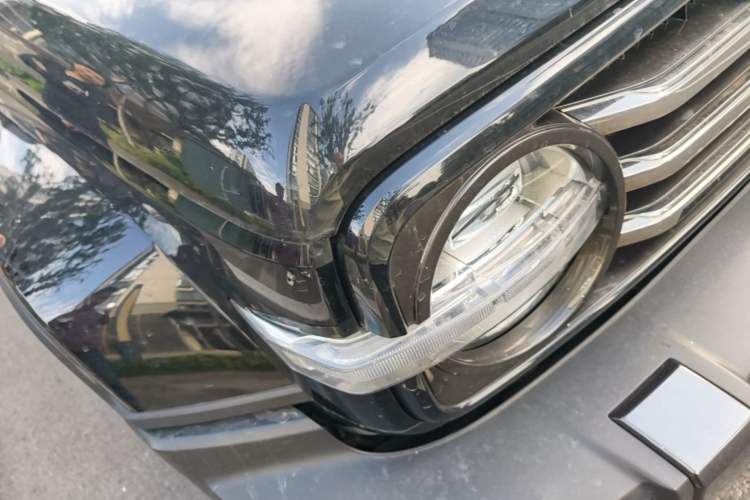 Used Tank 300 2023 City Edition 2.0T—Stylish as Ever Right Front Headlight