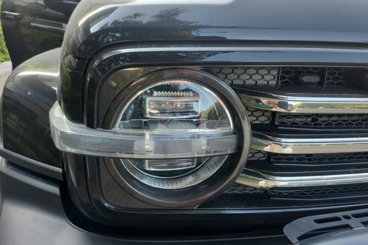 Used Tank 300 2023 City Edition 2.0T—Stylish as Ever Right Front Headlight