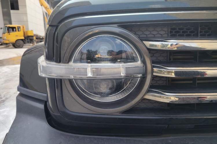 Used Tank 300 2023 City Edition 2.0T—Stylish as Ever Right Front Headlight