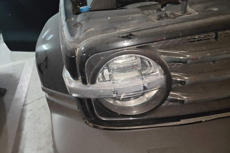 Used Tank 300 2023 City Edition 2.0T—Stylish as Ever Right Front Headlight