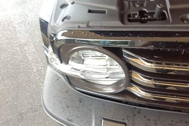 Used Tank 300 2023 City Edition 2.0T—Stylish as Ever Right Front Headlight