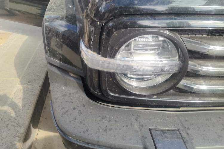 Used Tank 300 2023 City Edition 2.0T—Stylish as Ever Right Front Headlight
